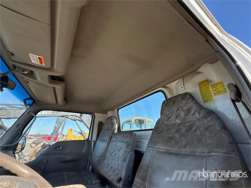 Ford LCF450 驾驶室与内部