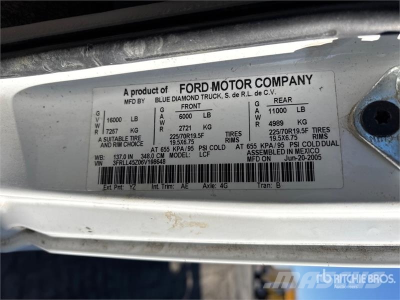 Ford LCF450 驾驶室与内部