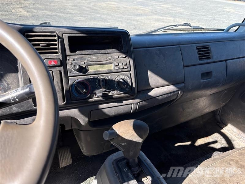 Ford LCF450 驾驶室与内部