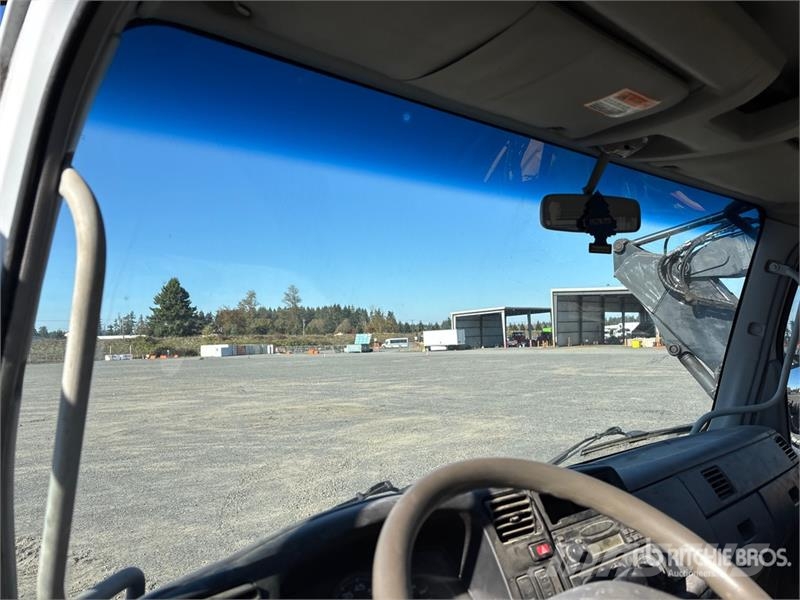 Ford LCF450 驾驶室与内部