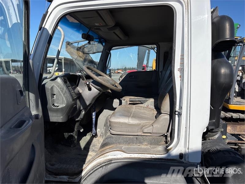 Ford LCF450 驾驶室与内部