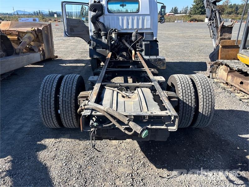 Ford LCF450 驾驶室与内部