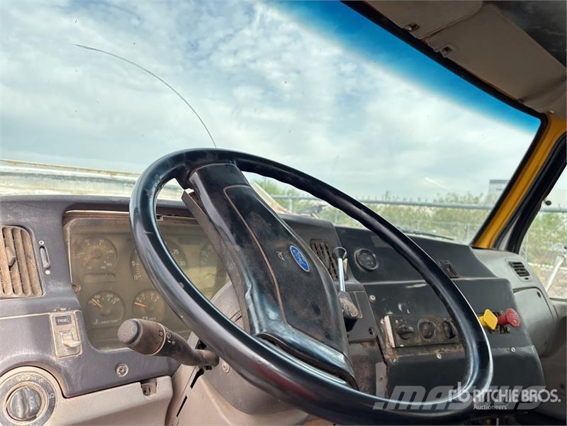 Ford LT8513 Cabinas e interior