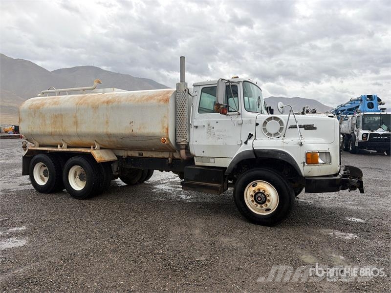 Ford LTA9000 Vesisäiliöautot
