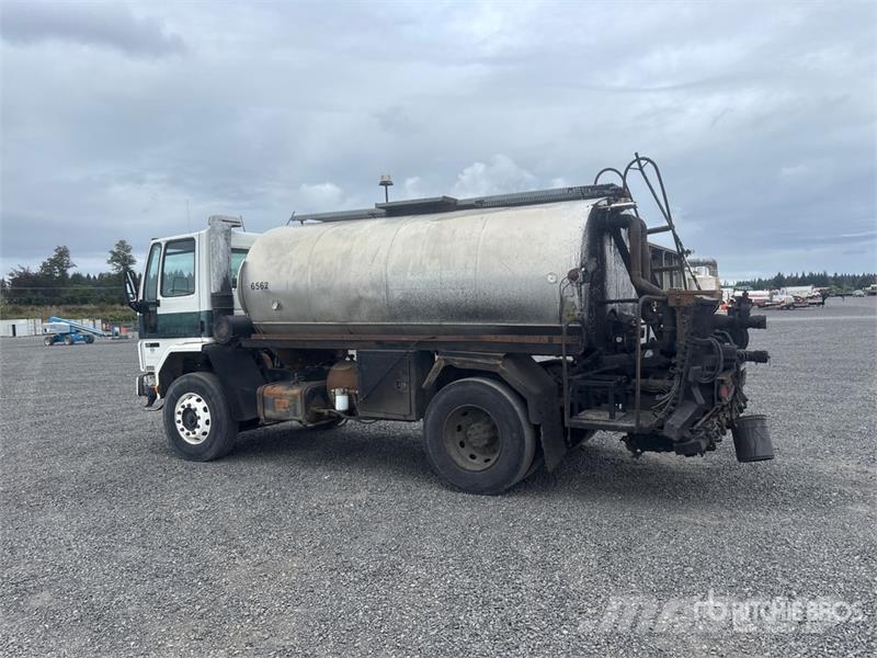 Ford on Ford 4x2 Asphalt Distributor Truck Tankbiler
