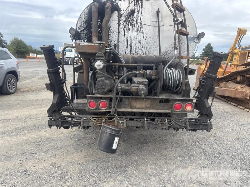 Ford on Ford 4x2 Asphalt Distributor Truck Tankbiler