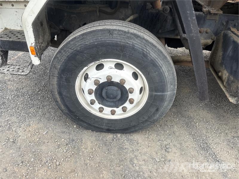 Ford on Ford 4x2 Asphalt Distributor Truck Tankbiler