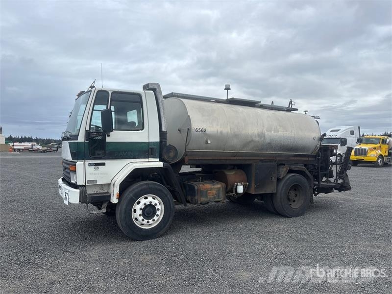 Ford on Ford 4x2 Asphalt Distributor Truck Tankbiler