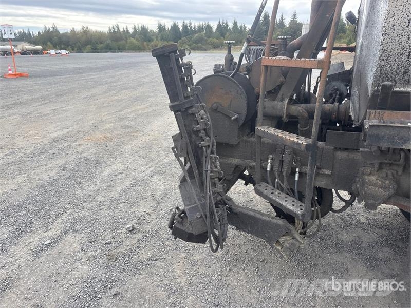 Ford on Ford 4x2 Asphalt Distributor Truck Tankbiler