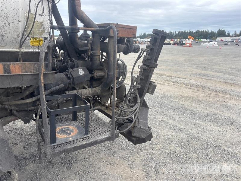 Ford on Ford 4x2 Asphalt Distributor Truck Tankbiler