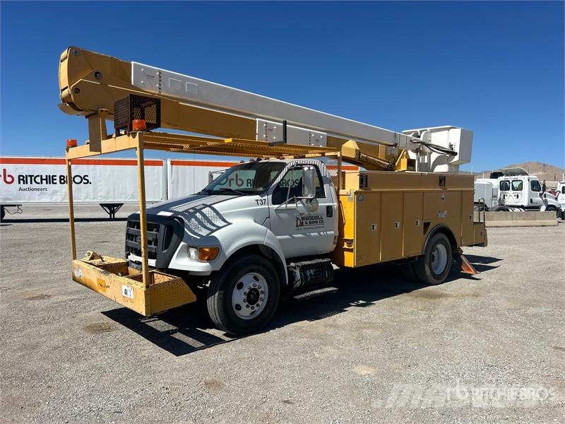 Ford on Ford F-750 XL 4x2 Bucket Truck Podnośniki koszowe