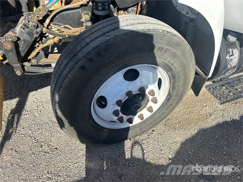 Ford on Ford F-750 XL 4x2 Bucket Truck Bilmontert lift