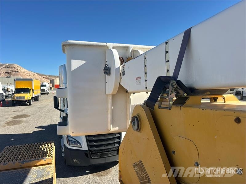 Ford on Ford F-750 XL 4x2 Bucket Truck Bilmontert lift