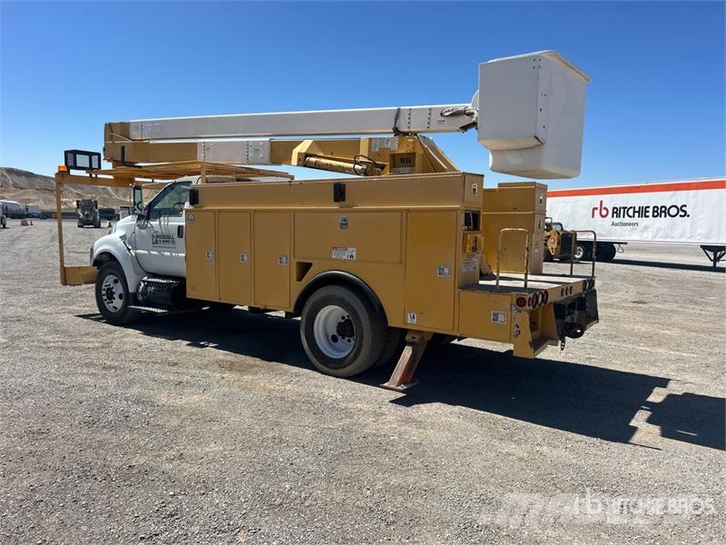Ford on Ford F-750 XL 4x2 Bucket Truck Podnośniki koszowe