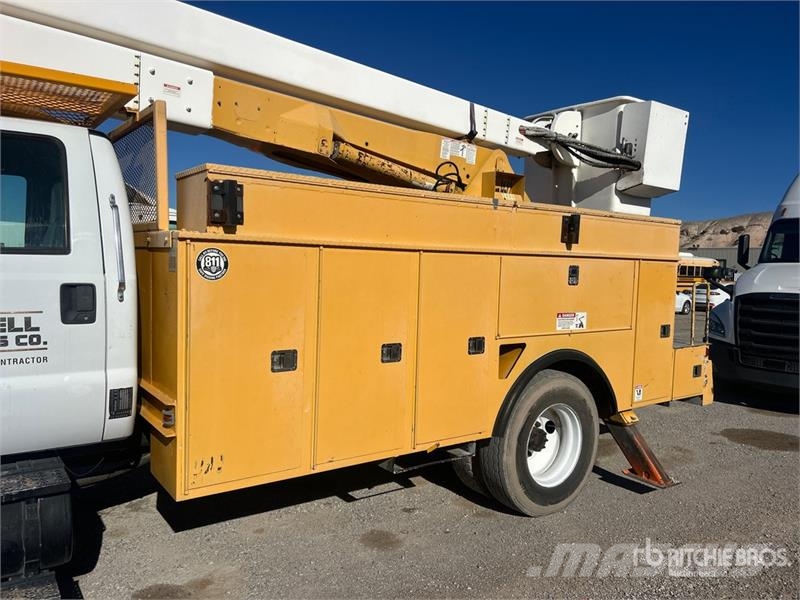 Ford on Ford F-750 XL 4x2 Bucket Truck Bilmontert lift