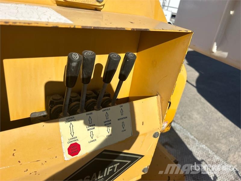Ford on Ford F-750 XL 4x2 Bucket Truck Bilmontert lift