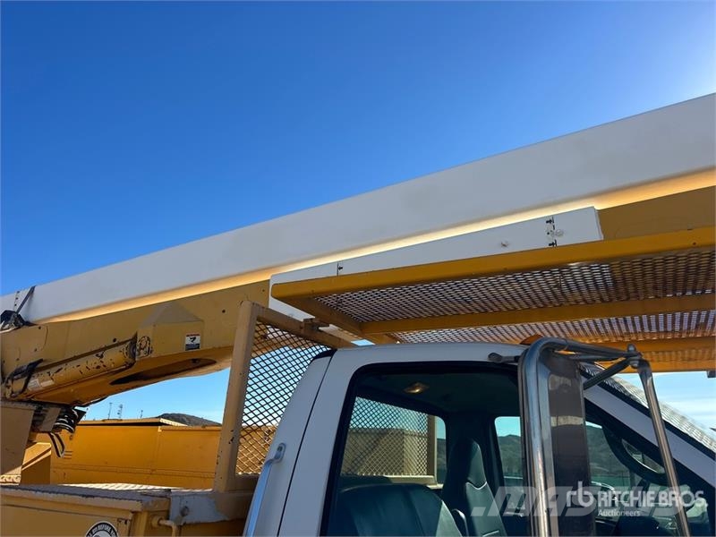 Ford on Ford F-750 XL 4x2 Bucket Truck Bilmontert lift