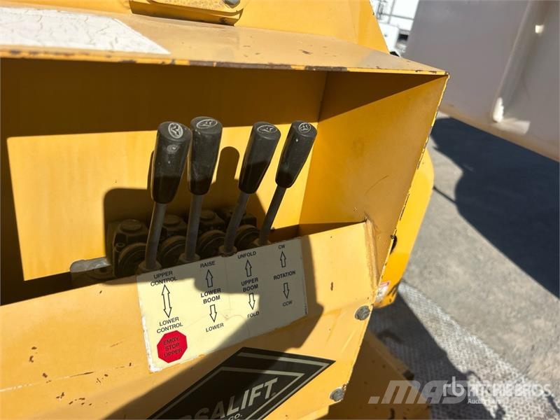 Ford on Ford F-750 XL 4x2 Bucket Truck Bilmontert lift