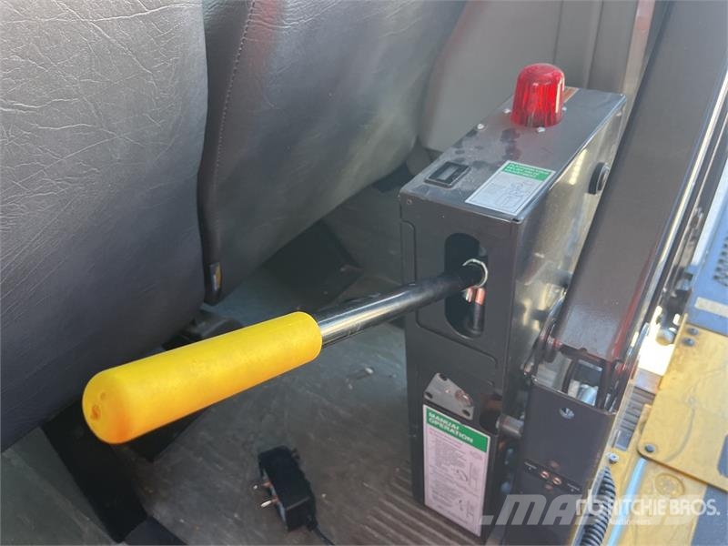 Ford/Starcraft E-450 All-Star 4x2 14-Seat Mini Bus 迷你巴士