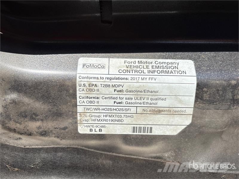 Ford Transit 10 Passenger Van 大型面包车