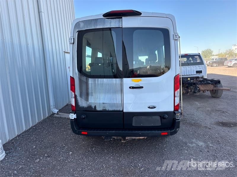 Ford Transit 12 Passenger Van パネルバン