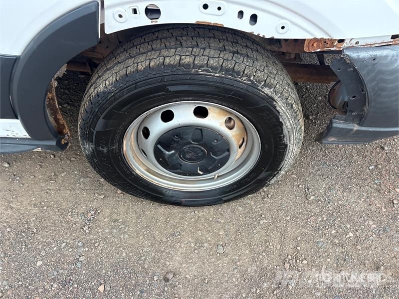 Ford Transit 12 Passenger Van 廂式貨物運輸車