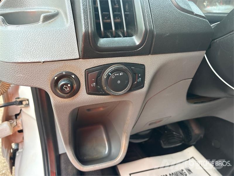 Ford Transit 12 Passenger Van 廂式貨物運輸車