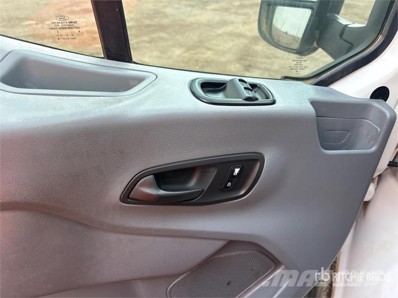 Ford Transit 12 Passenger Van 廂式貨物運輸車