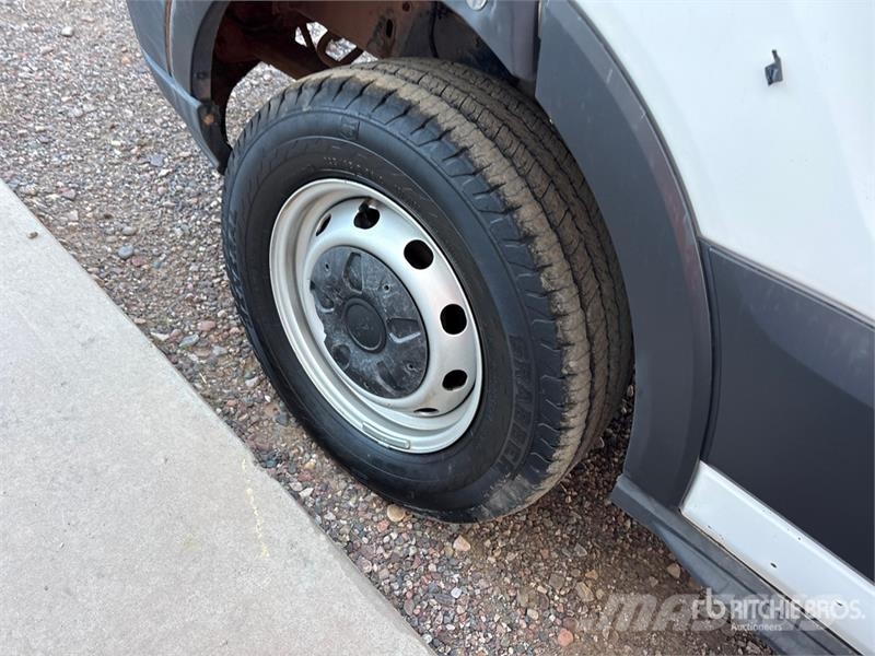 Ford Transit 12 Passenger Van パネルバン