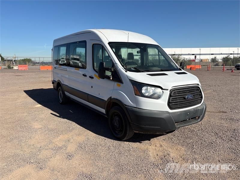 Ford Transit 12 Passenger Van パネルバン
