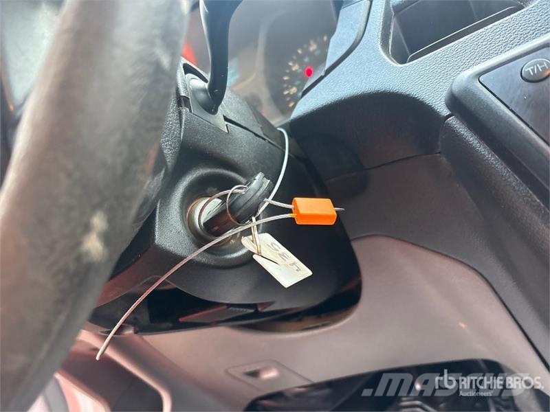 Ford Transit 12 Passenger Van 廂式貨物運輸車