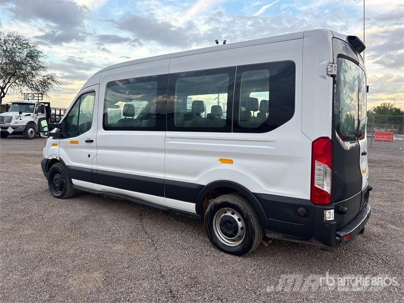 Ford Transit 12 Passenger Van 廂式貨物運輸車