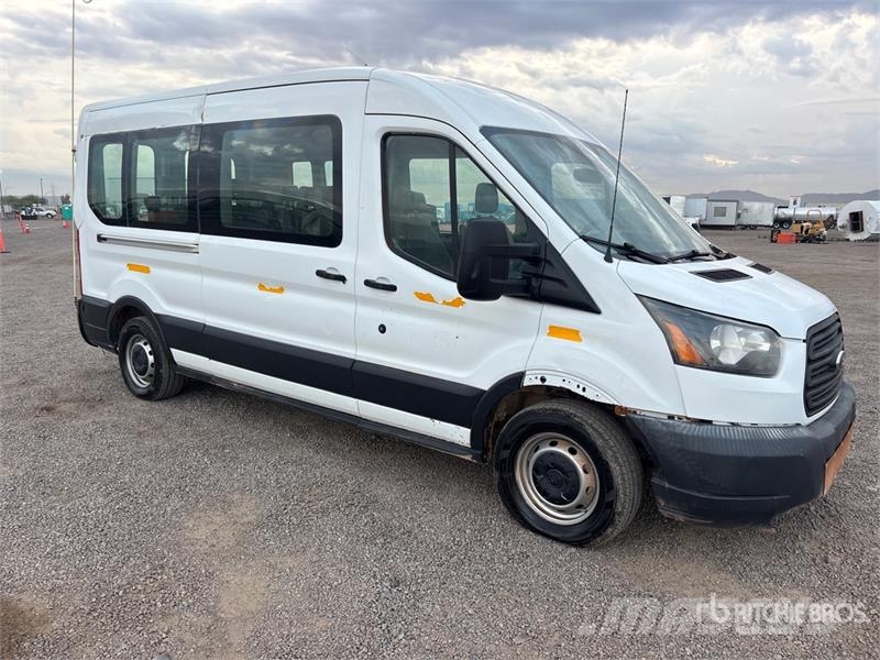 Ford Transit 12 Passenger Van 廂式貨物運輸車