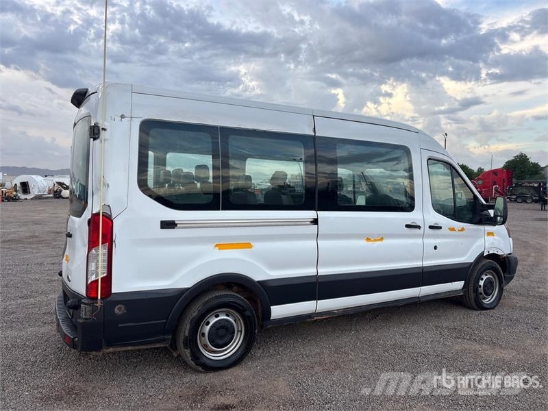Ford Transit 12 Passenger Van 廂式貨物運輸車