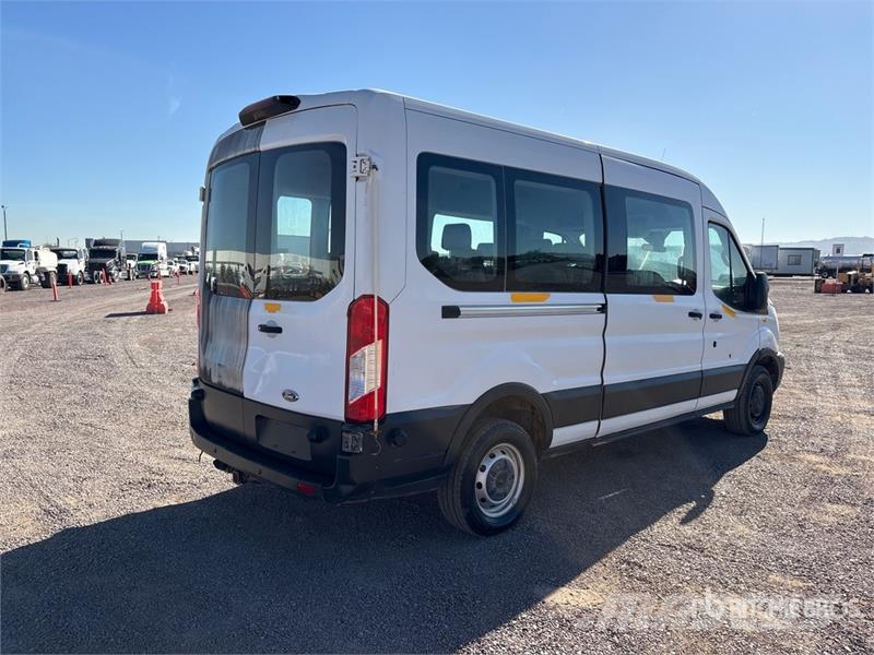 Ford Transit 12 Passenger Van パネルバン
