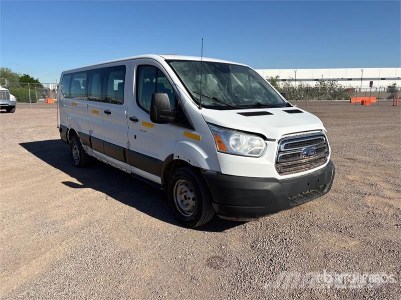 Ford Transit 13 Passenger Van パネルバン