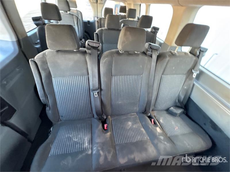 Ford Transit 13 Passenger Van パネルバン