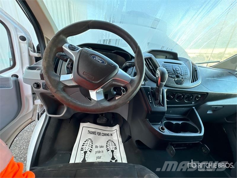Ford Transit 13 Passenger Van パネルバン