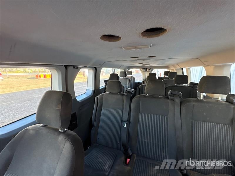 Ford Transit 13 Passenger Van パネルバン