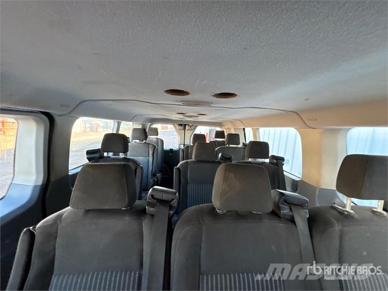 Ford Transit 13 Passenger Van パネルバン