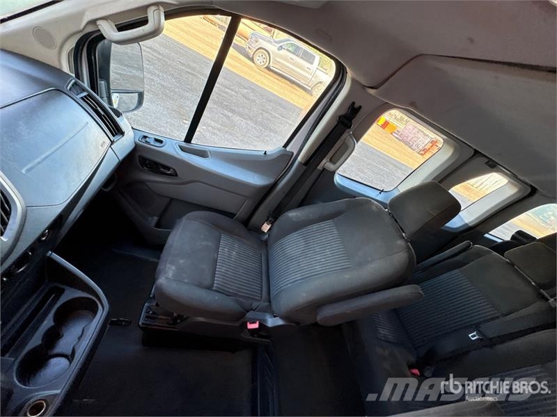 Ford Transit 13 Passenger Van パネルバン