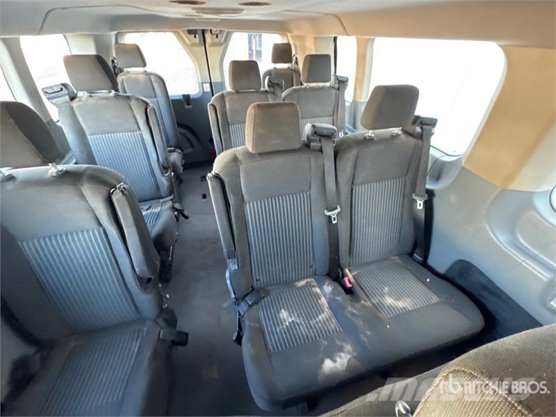Ford Transit 13 Passenger Van パネルバン