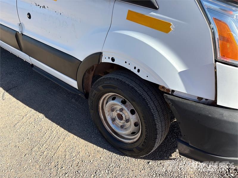Ford Transit 13 Passenger Van パネルバン