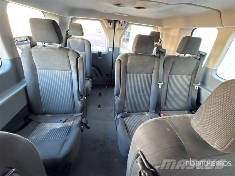 Ford Transit 13 Passenger Van パネルバン