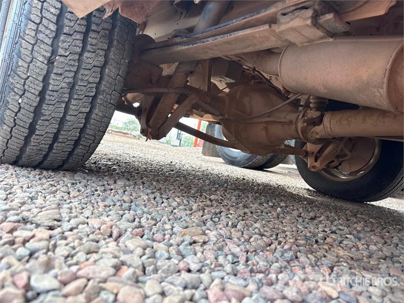 Ford Transit 13 Passenger Van شاحنة مقفلة