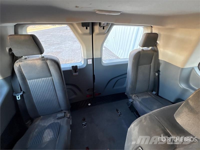 Ford Transit 13 Passenger Van パネルバン