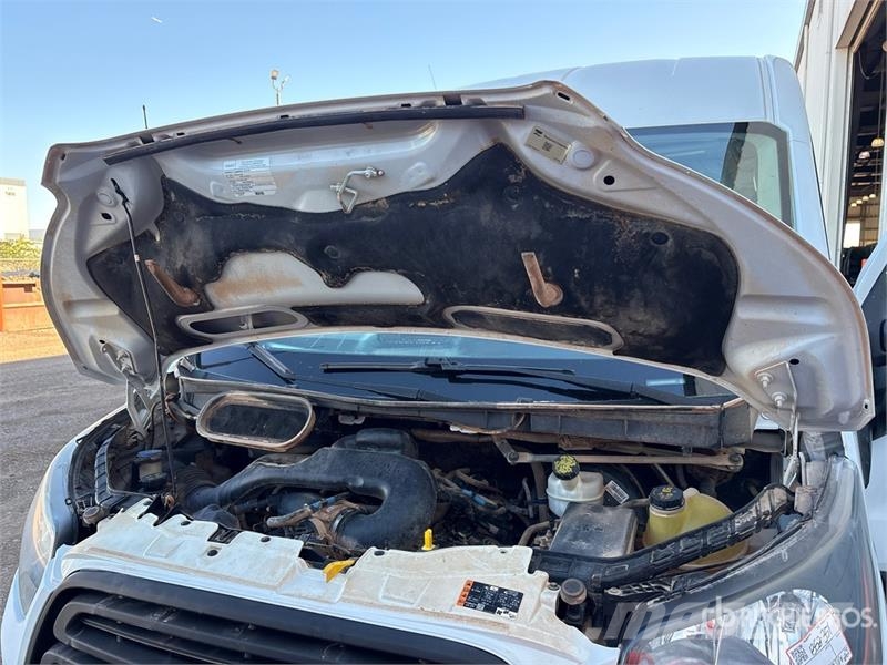 Ford Transit 15 Passenger Van パネルバン