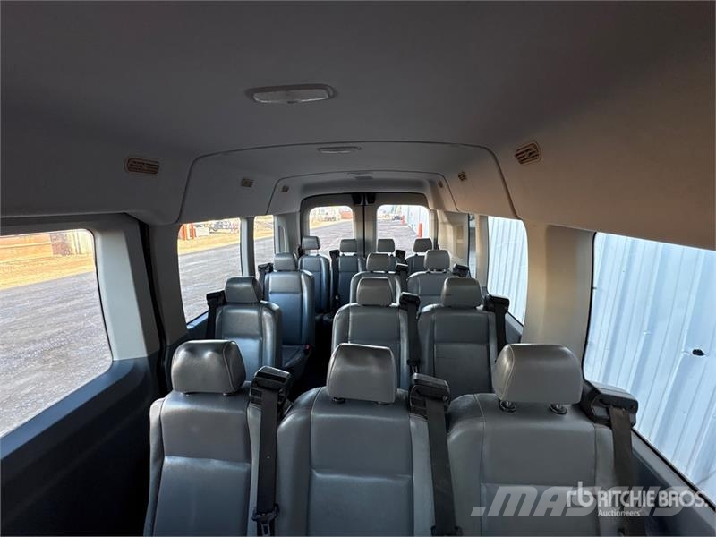 Ford Transit 15 Passenger Van パネルバン