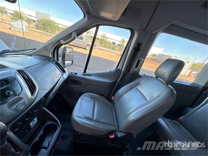 Ford Transit 15 Passenger Van パネルバン