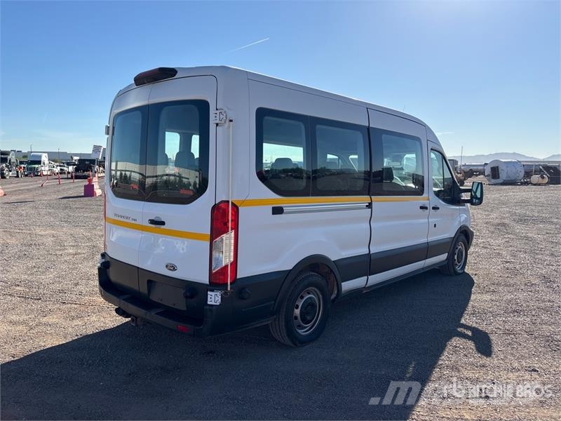 Ford Transit 15 Passenger Van パネルバン
